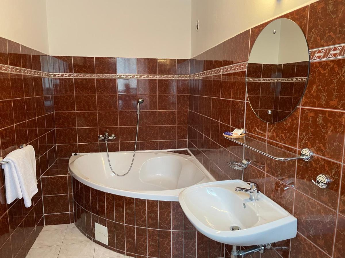 Hotel Ennius Klatovy Zewnętrze zdjęcie